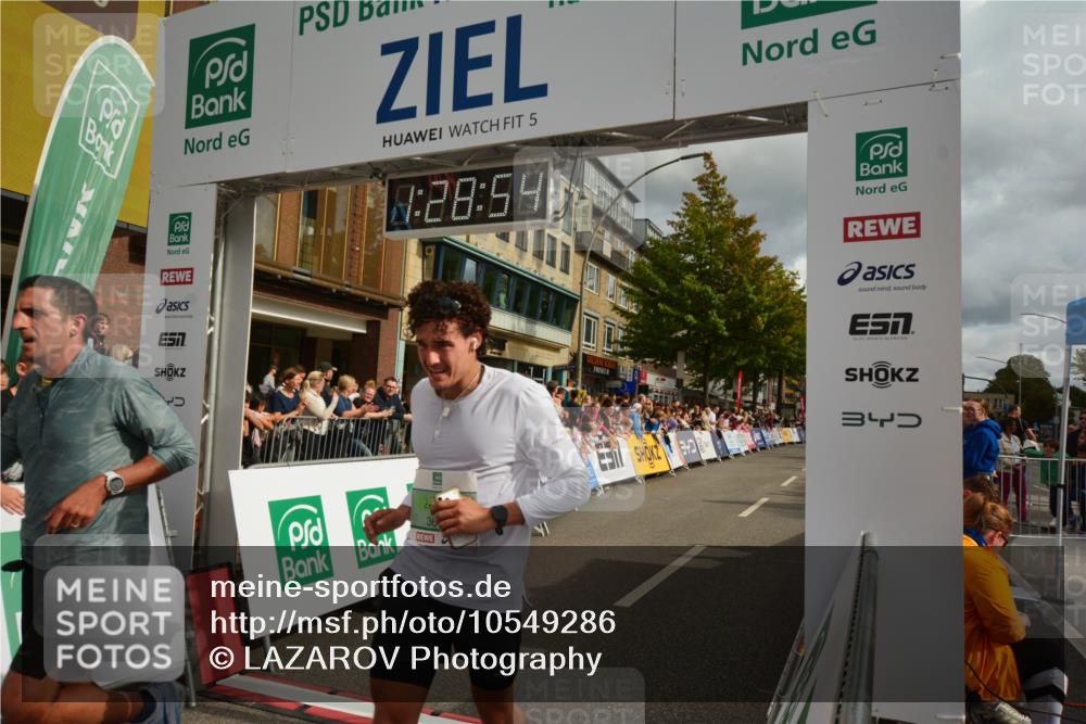 20.09.2026 - PSD Bank Halbmarathon LAZAROV Photography http://msf.ph/oto/10549286 20.09.2026 11:28:54 Ziel 1057, 1506, 2372, 2490, 3665, 4325 meine-sportfotos.de