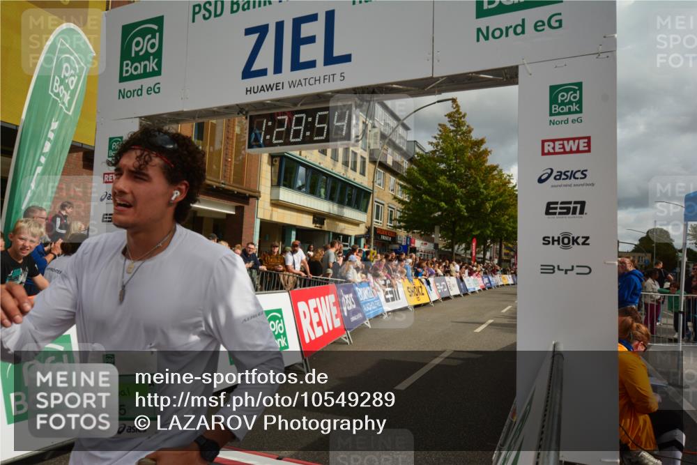 20.09.2026 - PSD Bank Halbmarathon LAZAROV Photography http://msf.ph/oto/10549289 20.09.2026 11:28:54 Ziel 1057, 1506, 2372, 2490, 3665, 4325 meine-sportfotos.de