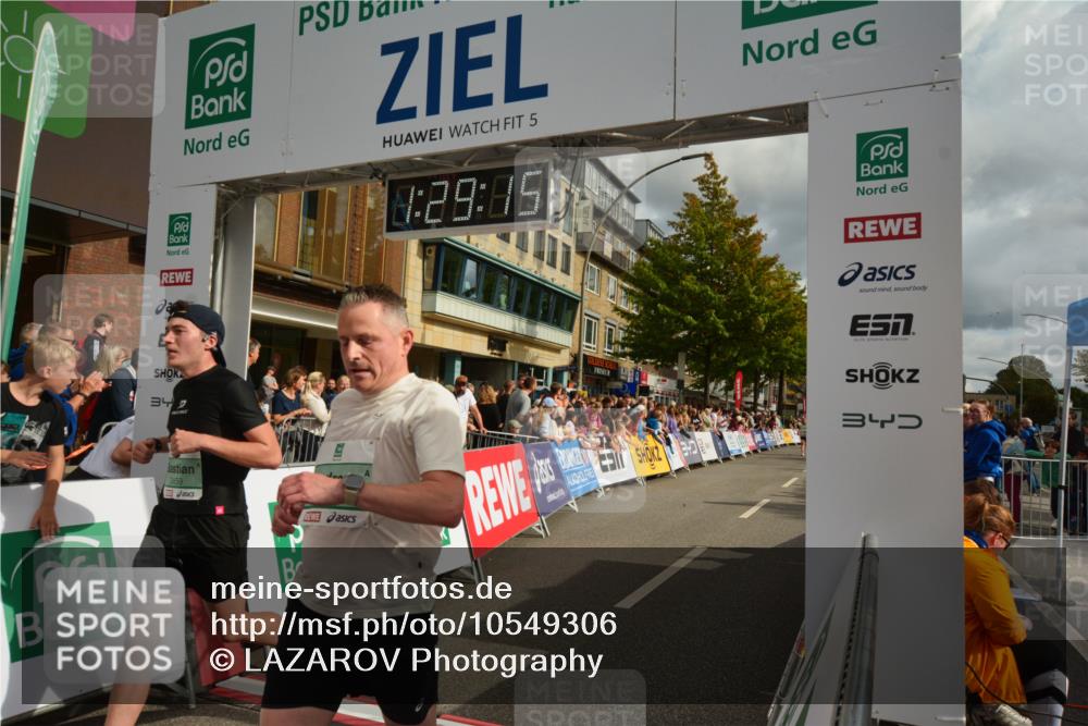 20.09.2026 - PSD Bank Halbmarathon LAZAROV Photography http://msf.ph/oto/10549306 20.09.2026 11:29:14 Ziel 1548, 1572, 2404, 2446, 2459, 2975, 4348 meine-sportfotos.de