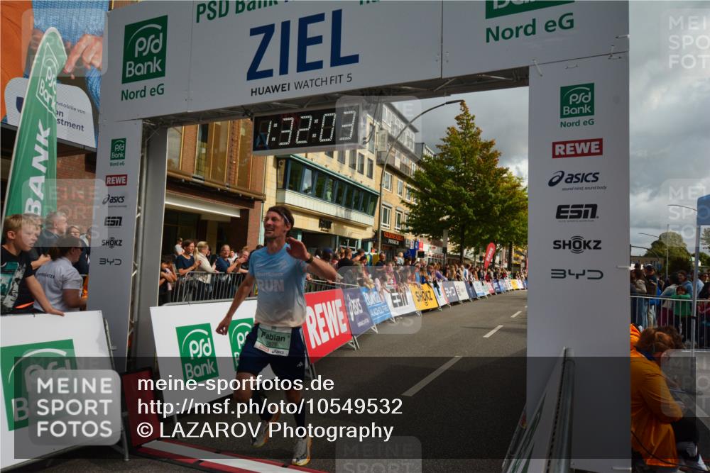 20.09.2026 - PSD Bank Halbmarathon LAZAROV Photography http://msf.ph/oto/10549532 20.09.2026 11:32:03 Ziel 3876 meine-sportfotos.de