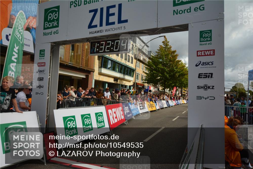 20.09.2026 - PSD Bank Halbmarathon LAZAROV Photography http://msf.ph/oto/10549535 20.09.2026 11:32:03 Ziel 3876 meine-sportfotos.de
