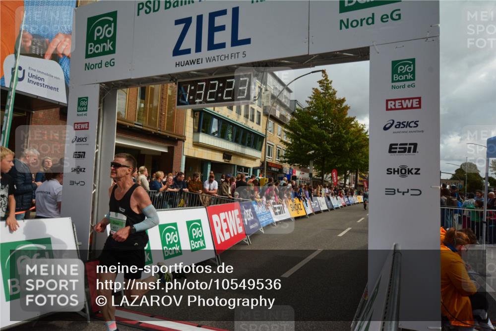 20.09.2026 - PSD Bank Halbmarathon LAZAROV Photography http://msf.ph/oto/10549536 20.09.2026 11:32:22 Ziel 2712, 4441, 4657 meine-sportfotos.de