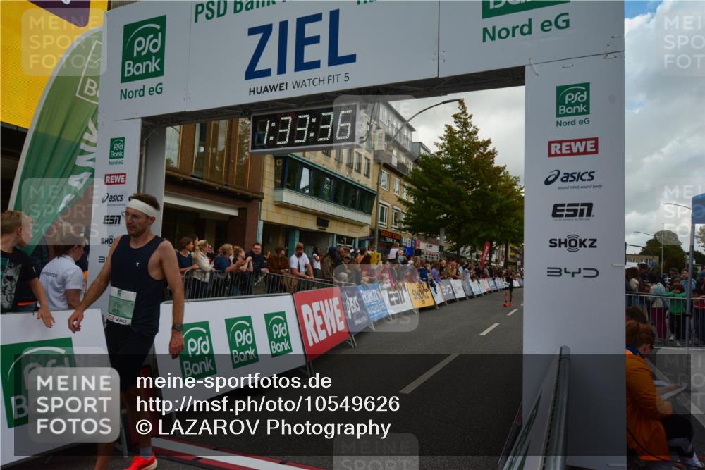 20.09.2026 - PSD Bank Halbmarathon LAZAROV Photography http://msf.ph/oto/10549626 20.09.2026 11:33:36 Ziel 2529, 4395, 4751 meine-sportfotos.de