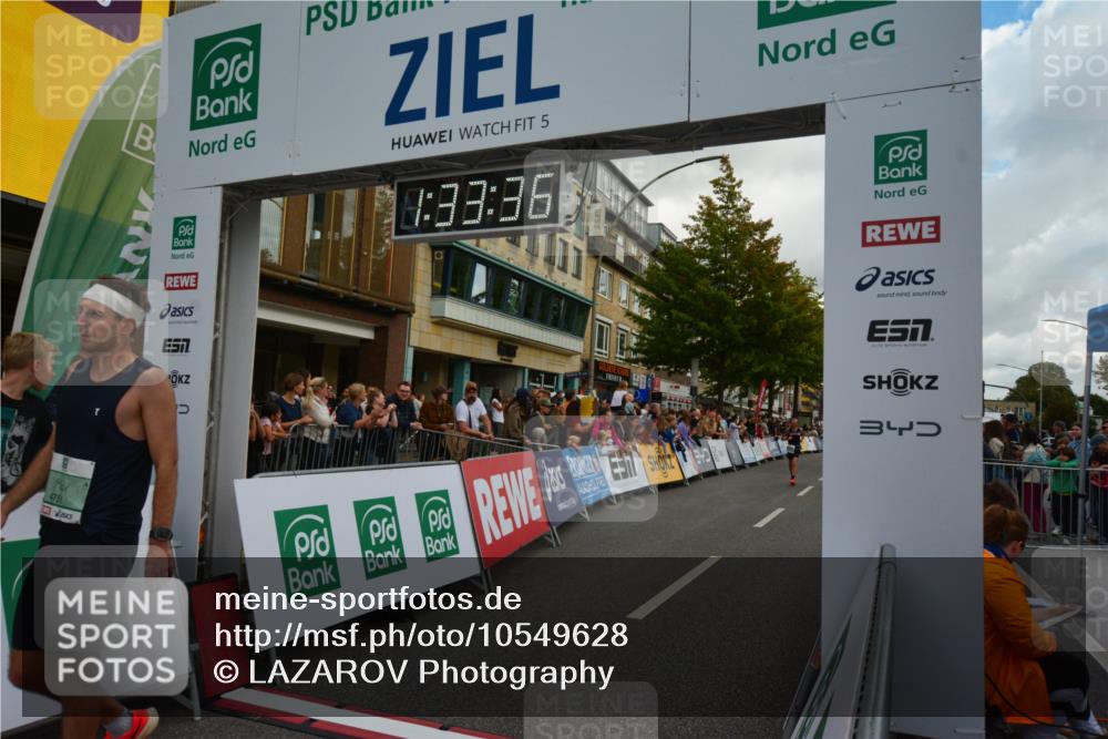 20.09.2026 - PSD Bank Halbmarathon LAZAROV Photography http://msf.ph/oto/10549628 20.09.2026 11:33:36 Ziel 2529, 4395, 4751 meine-sportfotos.de