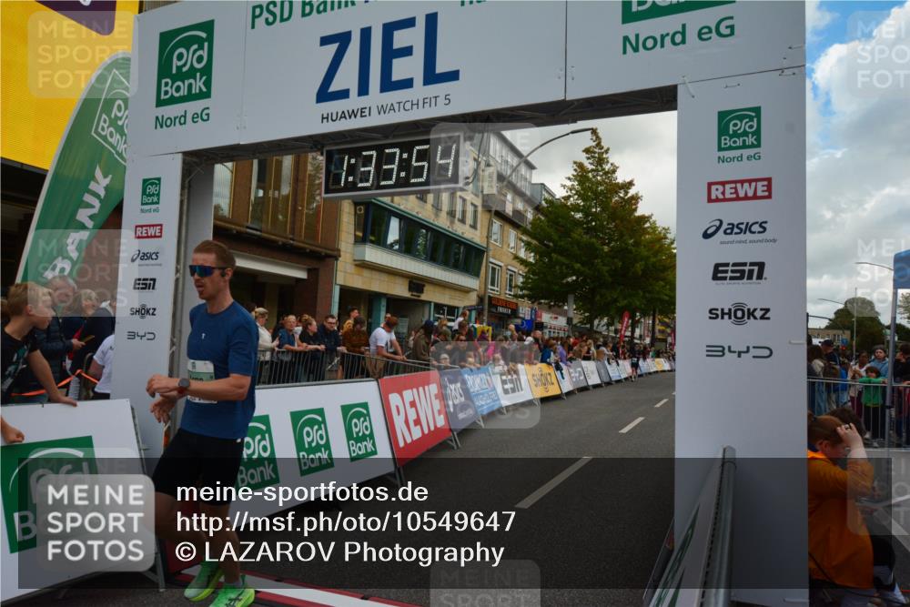 20.09.2026 - PSD Bank Halbmarathon LAZAROV Photography http://msf.ph/oto/10549647 20.09.2026 11:33:53 Ziel 2201, 2265, 2482 meine-sportfotos.de
