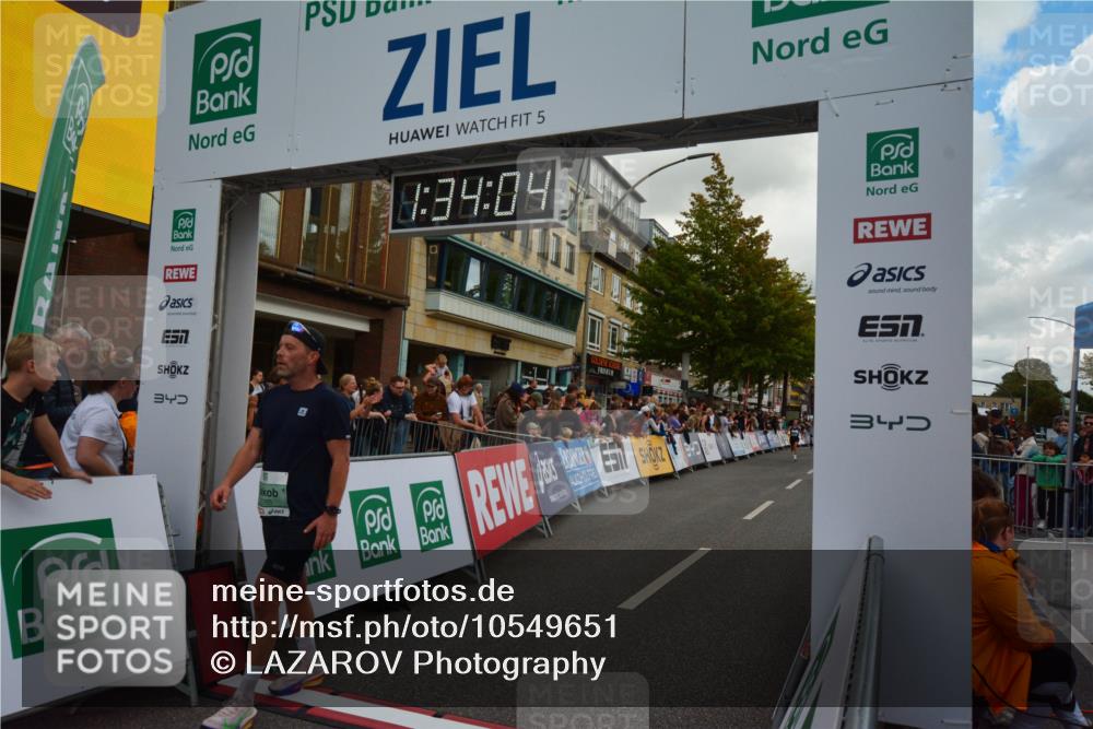 20.09.2026 - PSD Bank Halbmarathon LAZAROV Photography http://msf.ph/oto/10549651 20.09.2026 11:34:04 Ziel 1384, 1995, 2265, 3551, 4276, 4690 meine-sportfotos.de