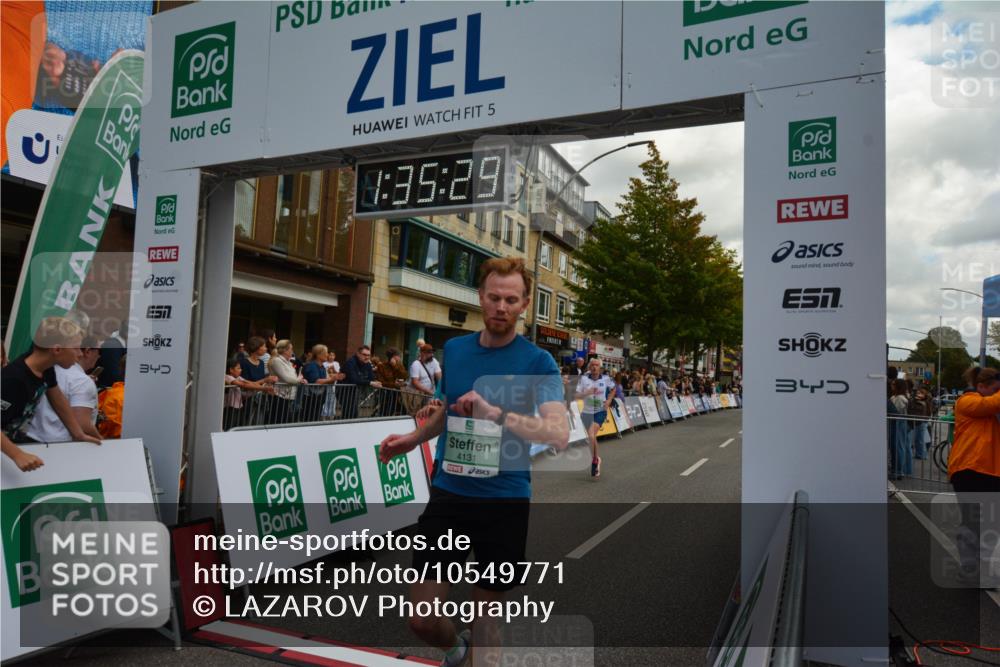 20.09.2026 - PSD Bank Halbmarathon LAZAROV Photography http://msf.ph/oto/10549771 20.09.2026 11:35:29 Ziel 1355, 1520, 2525, 3878, 4131 meine-sportfotos.de