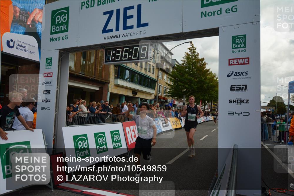 20.09.2026 - PSD Bank Halbmarathon LAZAROV Photography http://msf.ph/oto/10549859 20.09.2026 11:36:09 Ziel 1105, 1193, 1739, 1781, 2109, 2306, 2349, 2848, 3176, 4500 meine-sportfotos.de