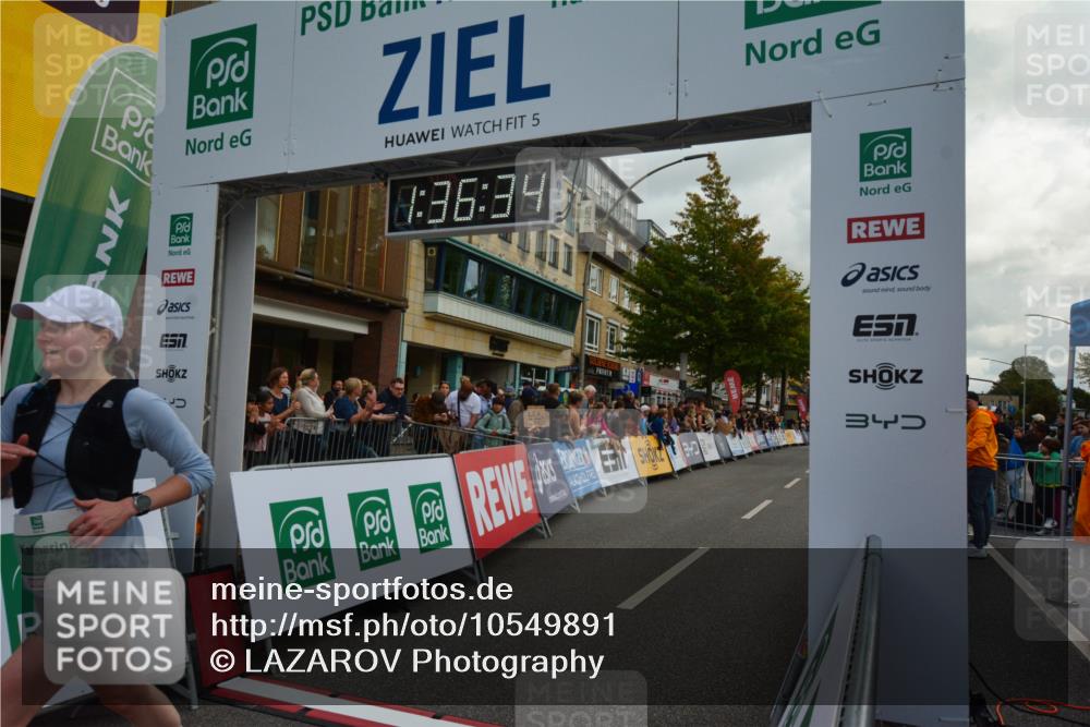 20.09.2026 - PSD Bank Halbmarathon LAZAROV Photography http://msf.ph/oto/10549891 20.09.2026 11:36:34 Ziel 2157, 2165, 2722, 4052, 4143 meine-sportfotos.de