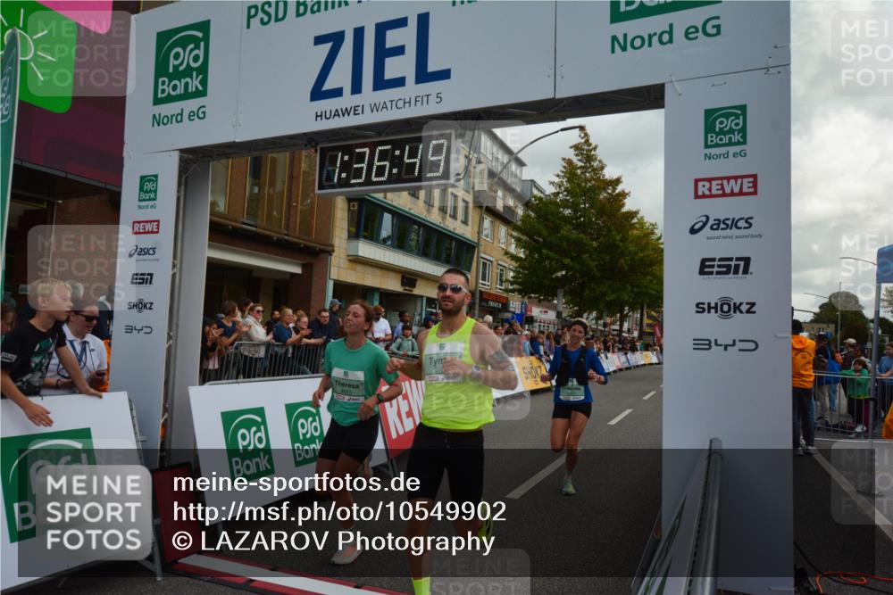 20.09.2026 - PSD Bank Halbmarathon LAZAROV Photography http://msf.ph/oto/10549902 20.09.2026 11:36:49 Ziel 1319, 1670, 2487, 2722, 4142, 4503, 4651 meine-sportfotos.de