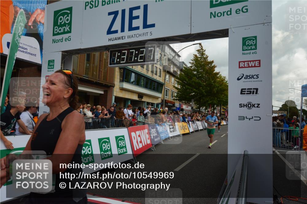 20.09.2026 - PSD Bank Halbmarathon LAZAROV Photography http://msf.ph/oto/10549969 20.09.2026 11:37:27 Ziel 1676, 1944, 2500, 2735, 3295, 3312, 3629, 4132, 4571 meine-sportfotos.de