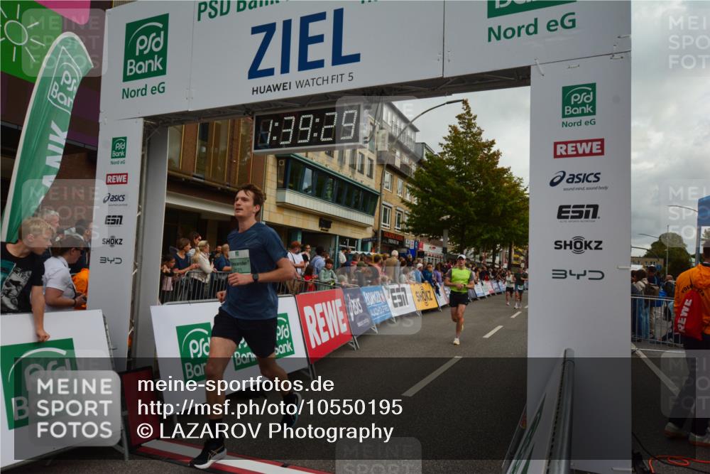 20.09.2026 - PSD Bank Halbmarathon LAZAROV Photography http://msf.ph/oto/10550195 20.09.2026 11:39:29 Ziel 1103, 1656, 1719, 2649, 2782, 3121, 3715, 3919, 4022, 4324, 4436, 4461 meine-sportfotos.de