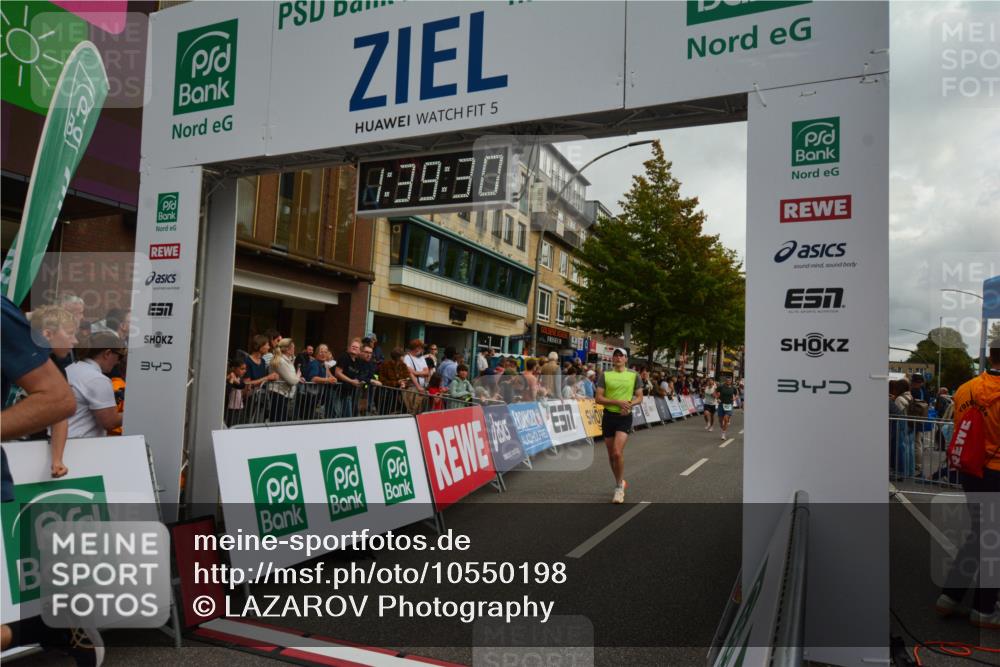 20.09.2026 - PSD Bank Halbmarathon LAZAROV Photography http://msf.ph/oto/10550198 20.09.2026 11:39:29 Ziel 1103, 1656, 1719, 2649, 2782, 3121, 3715, 3919, 4022, 4324, 4436, 4461 meine-sportfotos.de