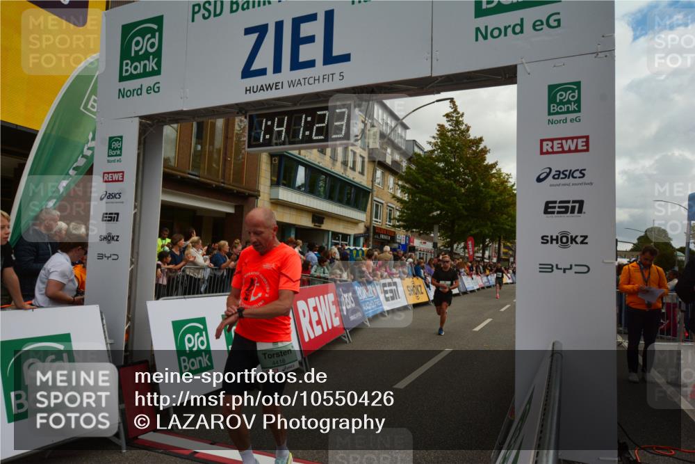 20.09.2026 - PSD Bank Halbmarathon LAZAROV Photography http://msf.ph/oto/10550426 20.09.2026 11:41:22 Ziel 1181, 1953, 2196, 4418 meine-sportfotos.de