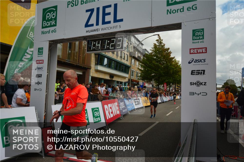20.09.2026 - PSD Bank Halbmarathon LAZAROV Photography http://msf.ph/oto/10550427 20.09.2026 11:41:22 Ziel 1181, 1953, 2196, 4418 meine-sportfotos.de