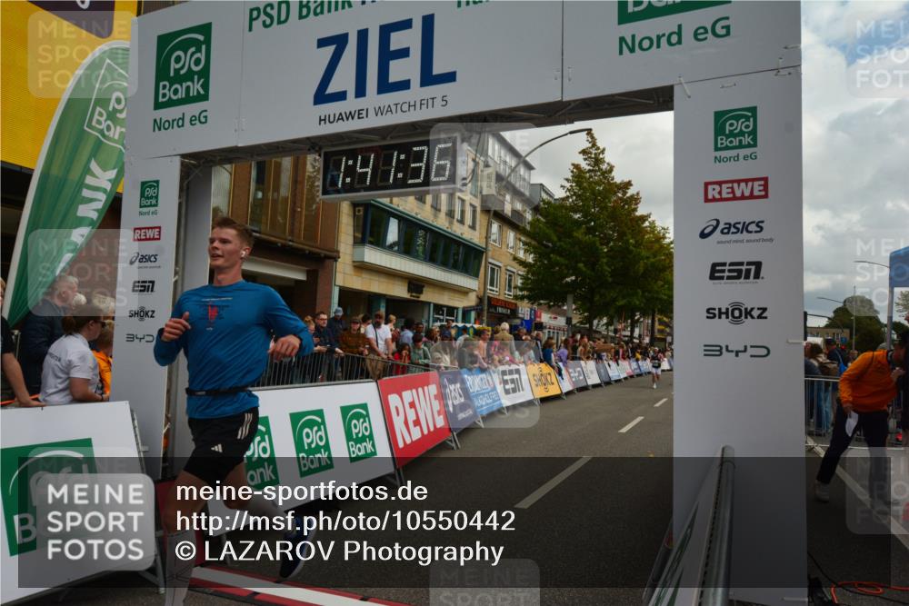 20.09.2026 - PSD Bank Halbmarathon LAZAROV Photography http://msf.ph/oto/10550442 20.09.2026 11:41:35 Ziel 3306, 3743, 4012 meine-sportfotos.de