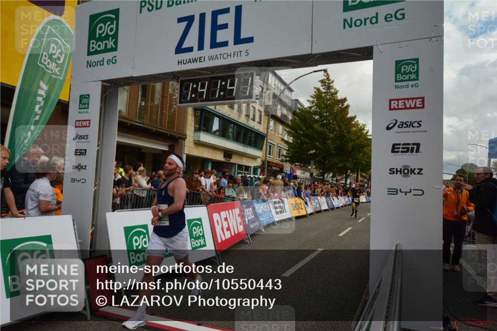 20.09.2026 - PSD Bank Halbmarathon LAZAROV Photography http://msf.ph/oto/10550443 20.09.2026 11:41:41 Ziel 1583, 3306, 3743, 4012 meine-sportfotos.de