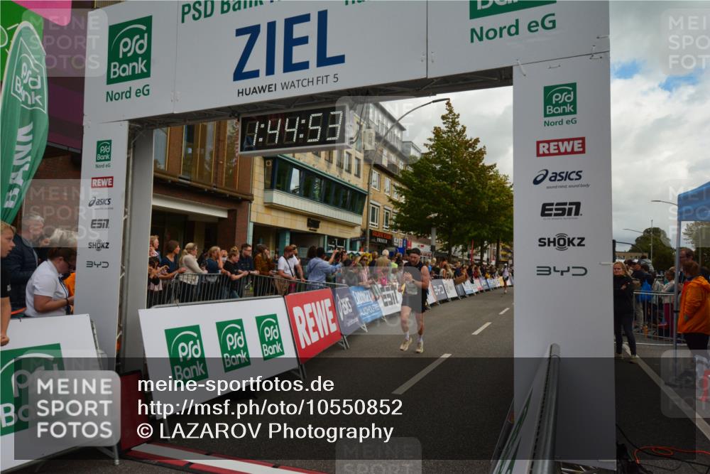 20.09.2026 - PSD Bank Halbmarathon LAZAROV Photography http://msf.ph/oto/10550852 20.09.2026 11:44:53 Ziel 1081, 1083, 1547, 1771, 2558, 2677, 3319, 4365, 4366 meine-sportfotos.de