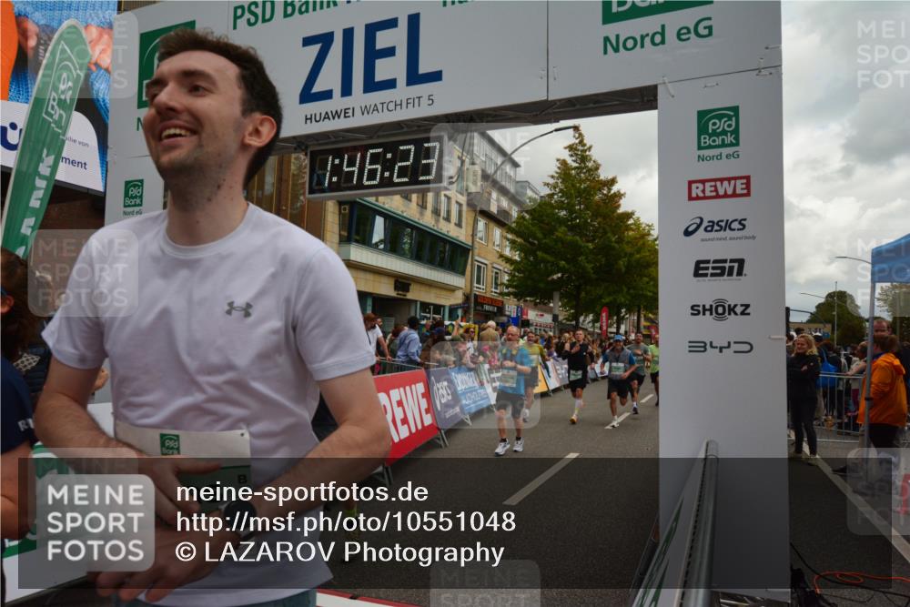 20.09.2026 - PSD Bank Halbmarathon LAZAROV Photography http://msf.ph/oto/10551048 20.09.2026 11:46:22 Ziel 1102, 1637, 1860, 2042, 2066, 2171, 2175, 2374, 2524, 2680, 2769, 2778, 2977, 3366, 3565, 3602, 3626, 4387, 4687 meine-sportfotos.de