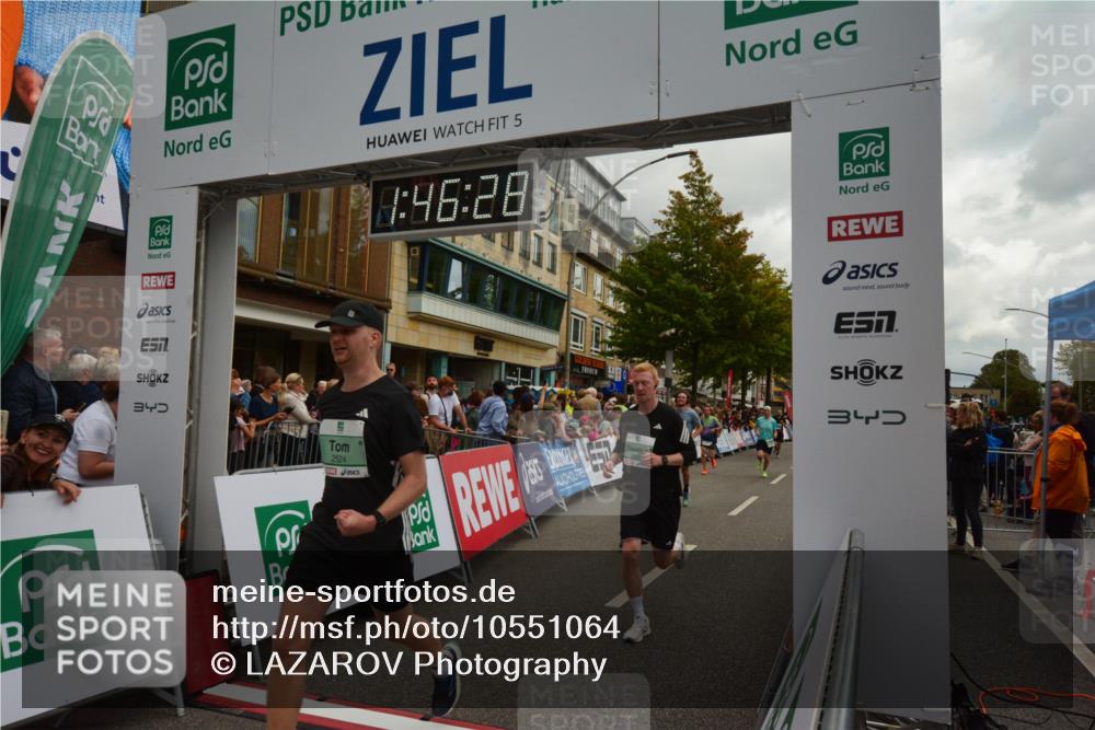 20.09.2026 - PSD Bank Halbmarathon LAZAROV Photography http://msf.ph/oto/10551064 20.09.2026 11:46:28 Ziel 1102, 1860, 2042, 2066, 2171, 2175, 2374, 2524, 2680, 2769, 2778, 2977, 3408, 3425, 3565, 3602, 3626, 4094, 4200, 4387, 4640, 4710 meine-sportfotos.de
