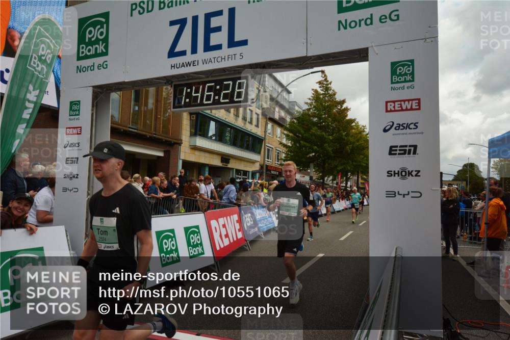 20.09.2026 - PSD Bank Halbmarathon LAZAROV Photography http://msf.ph/oto/10551065 20.09.2026 11:46:28 Ziel 1102, 1860, 2042, 2066, 2171, 2175, 2374, 2524, 2680, 2769, 2778, 2977, 3408, 3425, 3565, 3602, 3626, 4094, 4200, 4387, 4640, 4710 meine-sportfotos.de