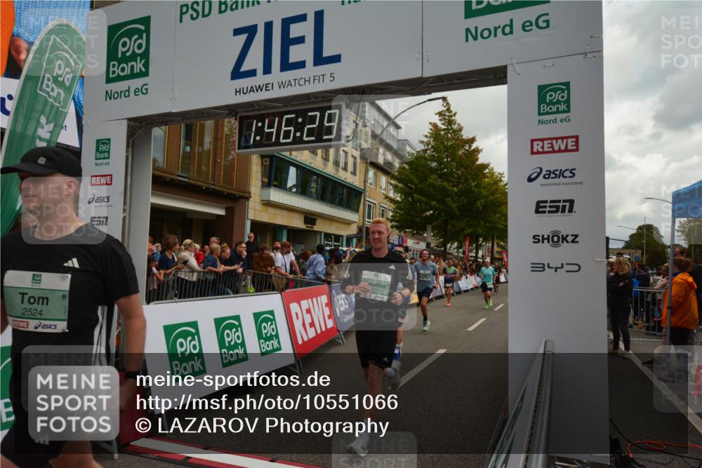20.09.2026 - PSD Bank Halbmarathon LAZAROV Photography http://msf.ph/oto/10551066 20.09.2026 11:46:28 Ziel 1102, 1860, 2042, 2066, 2171, 2175, 2374, 2524, 2680, 2769, 2778, 2977, 3408, 3425, 3565, 3602, 3626, 4094, 4200, 4387, 4640, 4710 meine-sportfotos.de