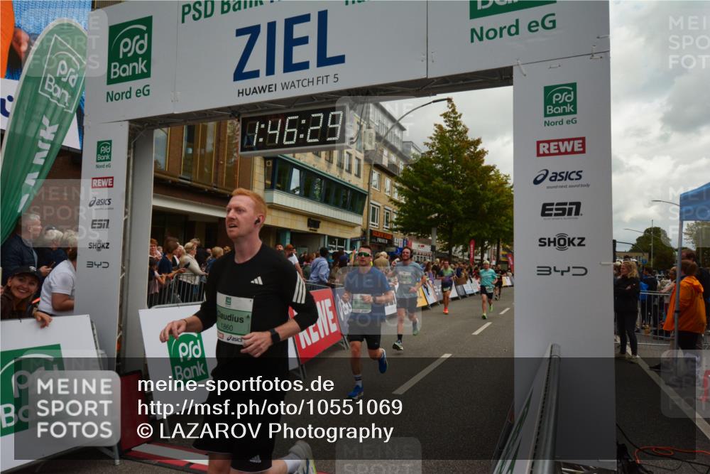 20.09.2026 - PSD Bank Halbmarathon LAZAROV Photography http://msf.ph/oto/10551069 20.09.2026 11:46:29 Ziel 1102, 1860, 2027, 2042, 2066, 2171, 2175, 2374, 2524, 2769, 2778, 2977, 3408, 3425, 3565, 4094, 4200, 4387, 4640, 4710 meine-sportfotos.de