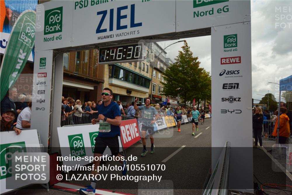 20.09.2026 - PSD Bank Halbmarathon LAZAROV Photography http://msf.ph/oto/10551070 20.09.2026 11:46:29 Ziel 1102, 1860, 2027, 2042, 2066, 2171, 2175, 2374, 2524, 2769, 2778, 2977, 3408, 3425, 3565, 4094, 4200, 4387, 4640, 4710 meine-sportfotos.de