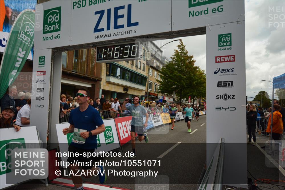 20.09.2026 - PSD Bank Halbmarathon LAZAROV Photography http://msf.ph/oto/10551071 20.09.2026 11:46:29 Ziel 1102, 1860, 2027, 2042, 2066, 2171, 2175, 2374, 2524, 2769, 2778, 2977, 3408, 3425, 3565, 4094, 4200, 4387, 4640, 4710 meine-sportfotos.de