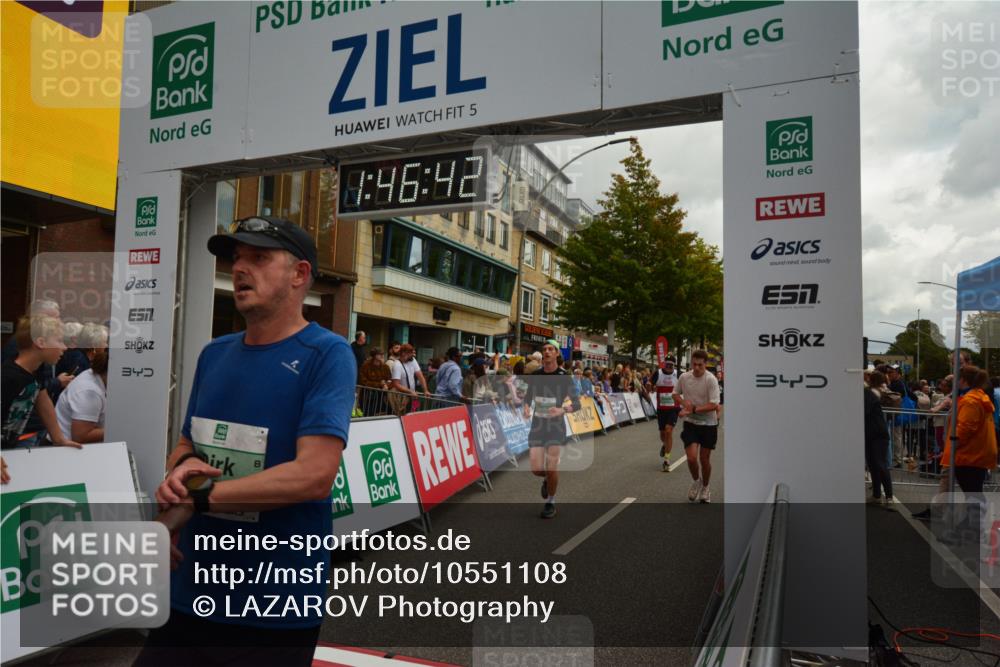 20.09.2026 - PSD Bank Halbmarathon LAZAROV Photography http://msf.ph/oto/10551108 20.09.2026 11:46:41 Ziel 1527, 1876, 2027, 2087, 2773, 3226, 3408, 3425, 3790, 4070, 4094, 4200, 4249, 4566, 4639, 4640, 4710 meine-sportfotos.de