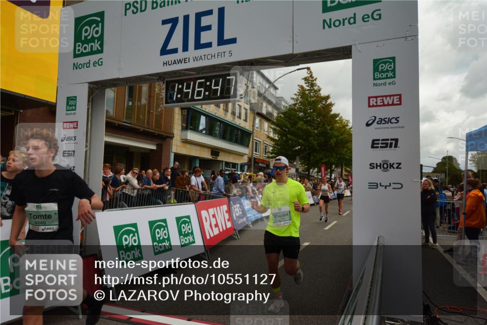20.09.2026 - PSD Bank Halbmarathon LAZAROV Photography http://msf.ph/oto/10551127 20.09.2026 11:46:46 Ziel 1527, 1557, 1561, 1810, 1876, 2027, 2087, 2090, 2659, 2773, 3226, 3424, 3790, 4001, 4070, 4247, 4249, 4566, 4639 meine-sportfotos.de