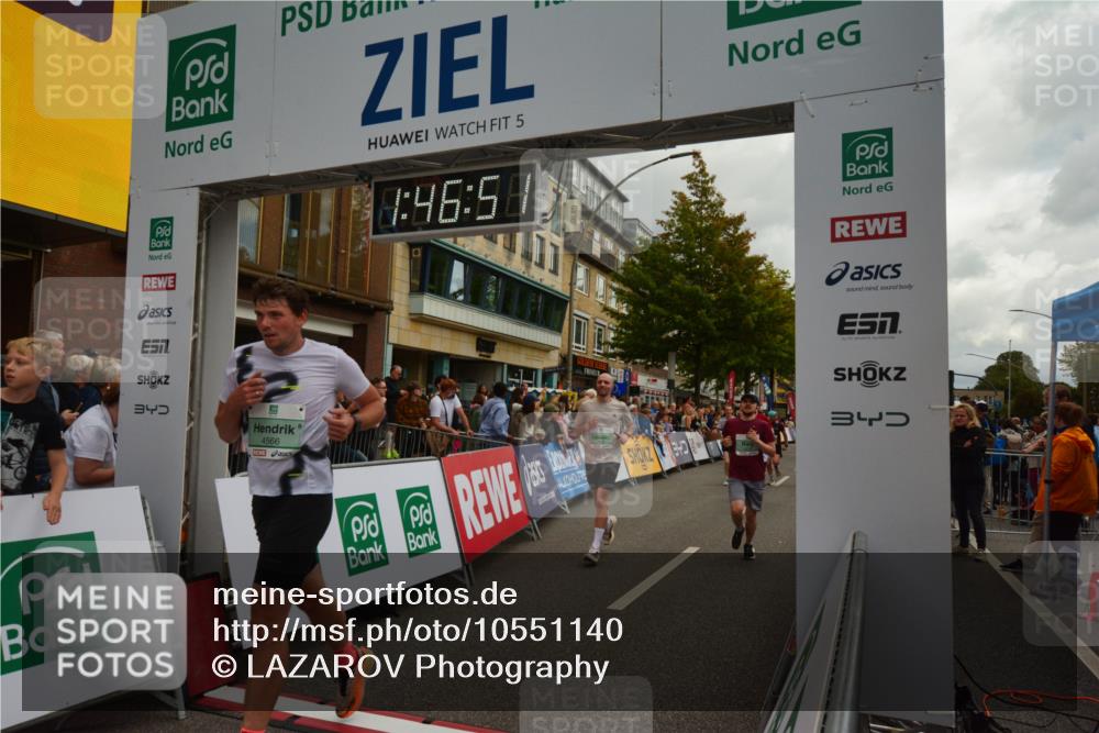 20.09.2026 - PSD Bank Halbmarathon LAZAROV Photography http://msf.ph/oto/10551140 20.09.2026 11:46:51 Ziel 1189, 1527, 1557, 1561, 1810, 1876, 2012, 2090, 2141, 2659, 2773, 3424, 3511, 4001, 4247, 4249, 4566, 4639 meine-sportfotos.de