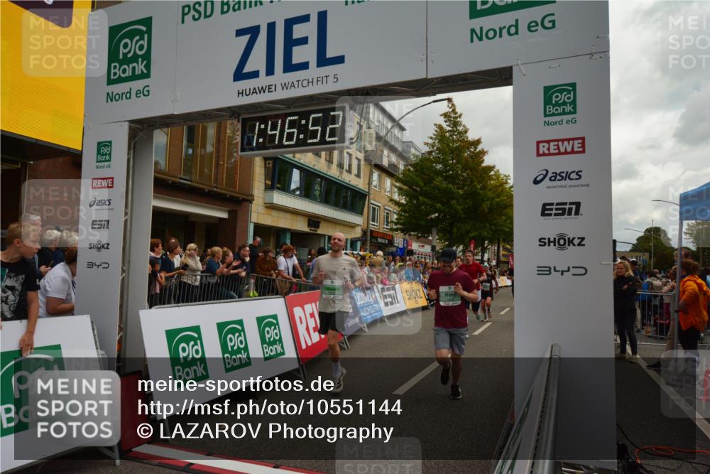 20.09.2026 - PSD Bank Halbmarathon LAZAROV Photography http://msf.ph/oto/10551144 20.09.2026 11:46:51 Ziel 1189, 1527, 1557, 1561, 1810, 1876, 2012, 2090, 2141, 2659, 2773, 3424, 3511, 4001, 4247, 4249, 4566, 4639 meine-sportfotos.de