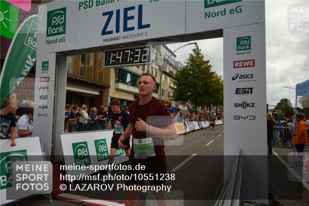 20.09.2026 - PSD Bank Halbmarathon LAZAROV Photography http://msf.ph/oto/10551238 20.09.2026 11:47:32 Ziel 1234, 2074, 2462, 2583, 2859, 3562, 3914, 4481, 4655 meine-sportfotos.de