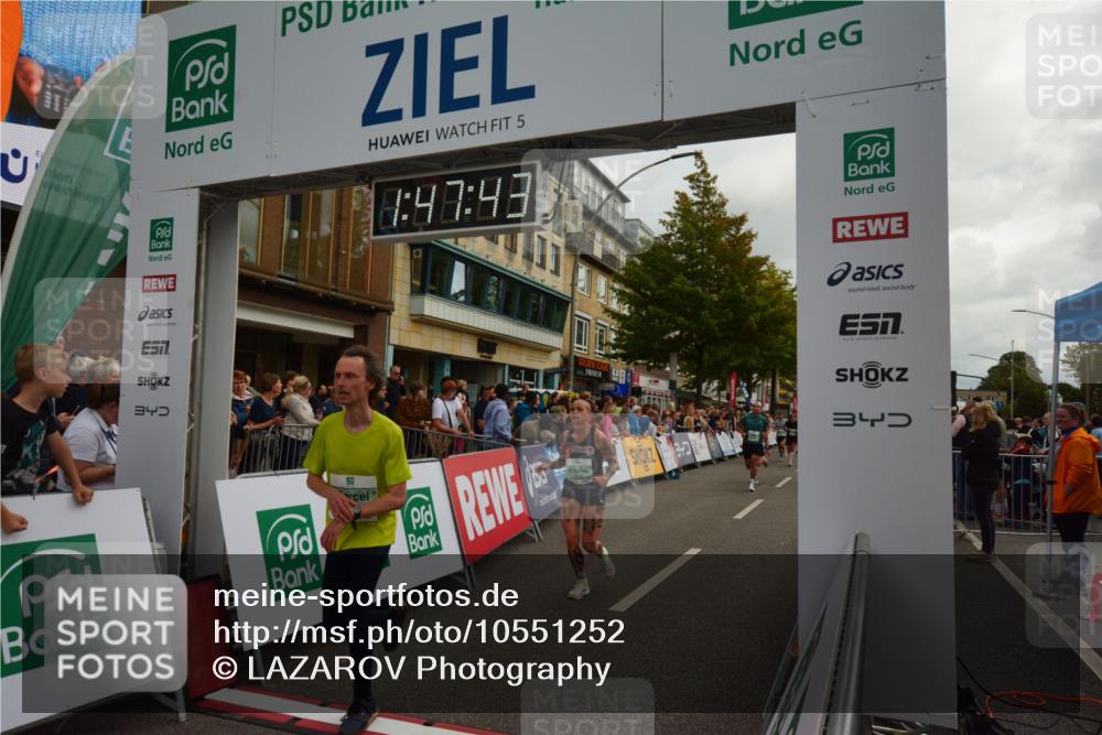 20.09.2026 - PSD Bank Halbmarathon LAZAROV Photography http://msf.ph/oto/10551252 20.09.2026 11:47:42 Ziel 1661, 1712, 2074, 2177, 2828, 2836, 2859, 3239, 3330, 3504, 3586, 3914, 4248, 4262, 4662 meine-sportfotos.de