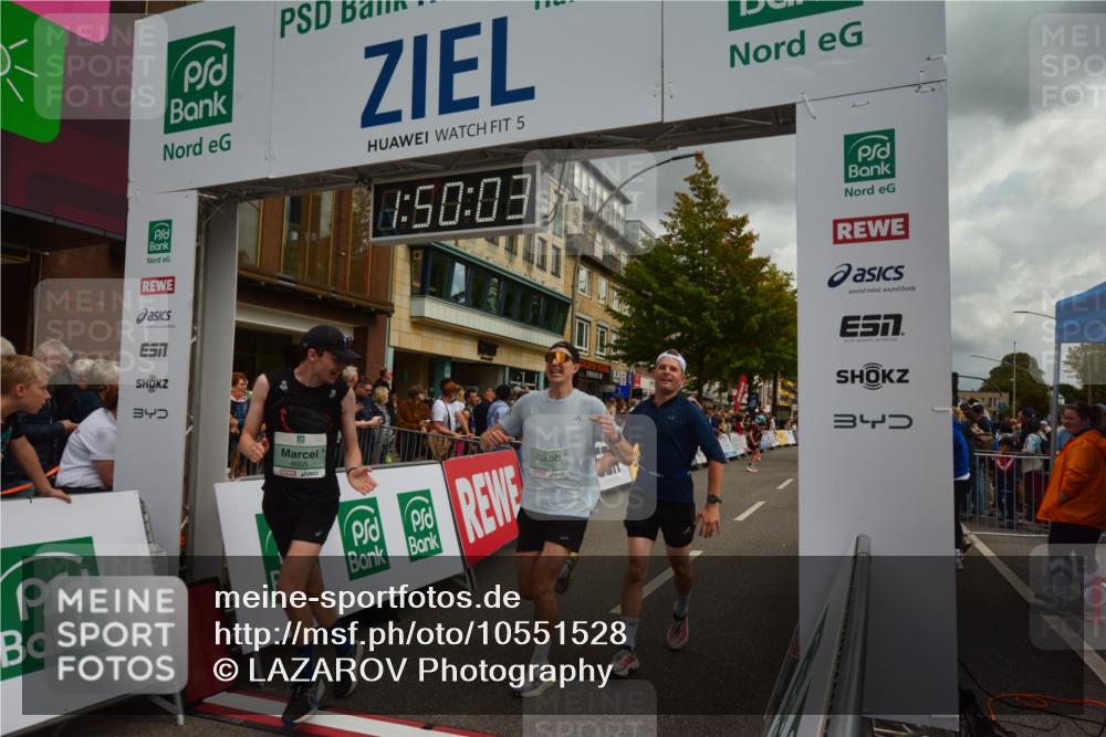20.09.2026 - PSD Bank Halbmarathon LAZAROV Photography http://msf.ph/oto/10551528 20.09.2026 11:50:03 Ziel 1048, 1236, 1241, 1604, 1774, 2765, 2890, 2962, 3382, 4498, 4605 meine-sportfotos.de