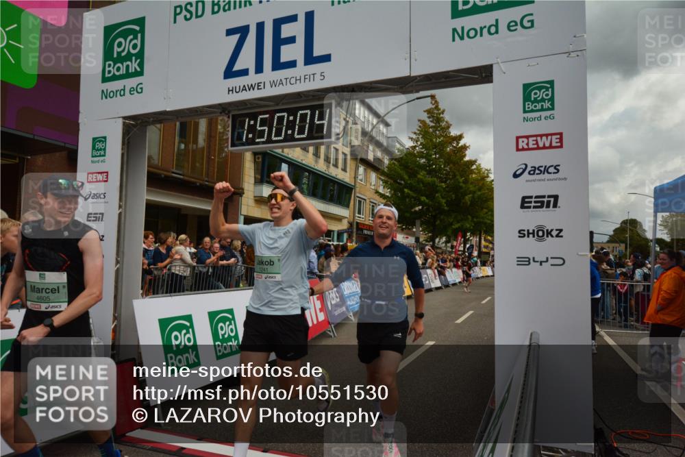 20.09.2026 - PSD Bank Halbmarathon LAZAROV Photography http://msf.ph/oto/10551530 20.09.2026 11:50:03 Ziel 1048, 1236, 1241, 1604, 1774, 2765, 2890, 2962, 3382, 4498, 4605 meine-sportfotos.de