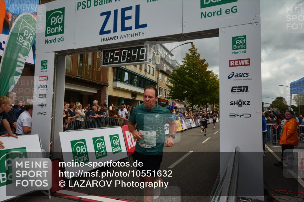 20.09.2026 - PSD Bank Halbmarathon LAZAROV Photography http://msf.ph/oto/10551632 20.09.2026 11:50:48 Ziel 1763, 2304, 3323, 3356, 3473, 3858, 4535 meine-sportfotos.de
