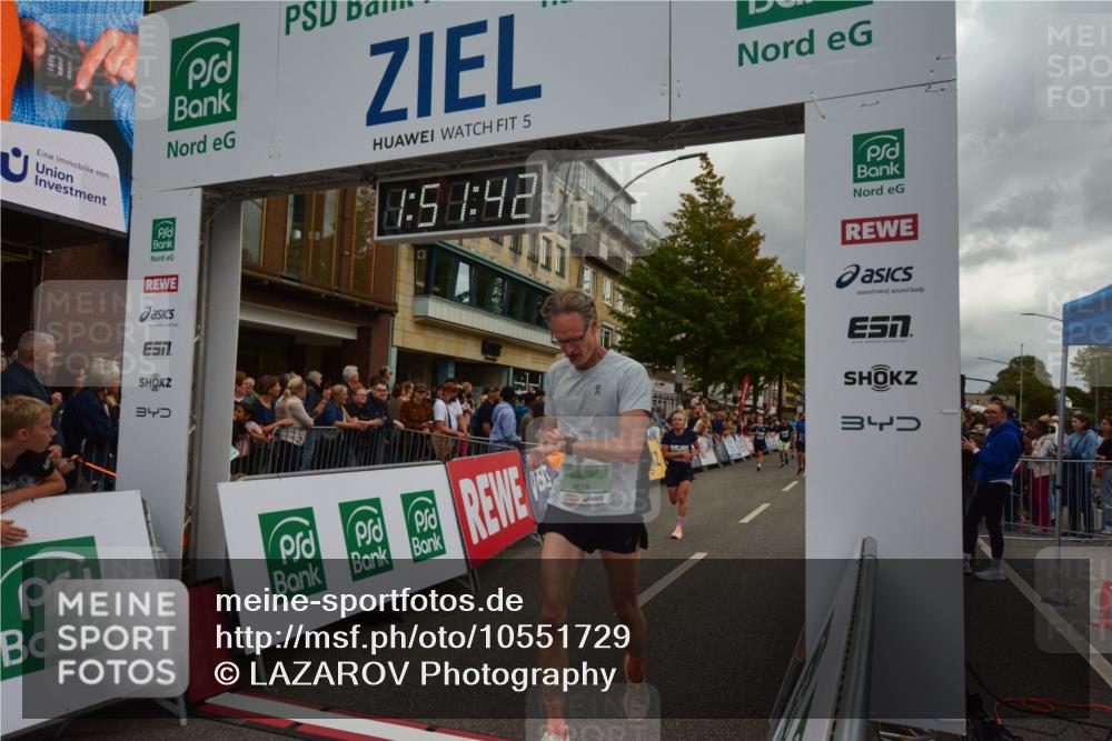 20.09.2026 - PSD Bank Halbmarathon LAZAROV Photography http://msf.ph/oto/10551729 20.09.2026 11:51:41 Ziel 1157, 1169, 1356, 2458, 2463, 2685, 2814, 3074, 3866, 4031, 4102, 4579, 4618, 4737 meine-sportfotos.de