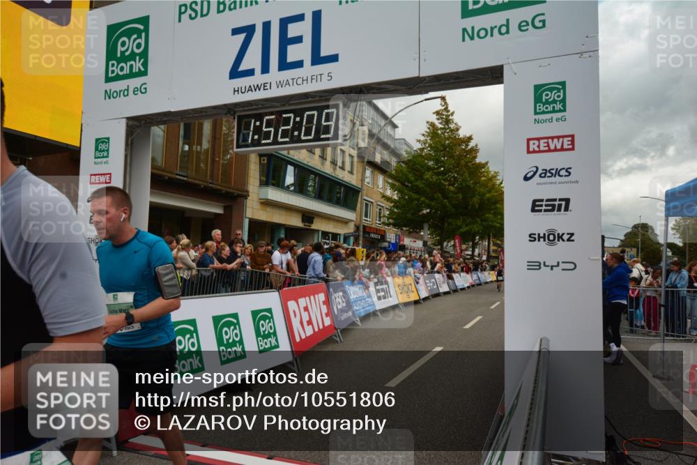 20.09.2026 - PSD Bank Halbmarathon LAZAROV Photography http://msf.ph/oto/10551806 20.09.2026 11:52:08 Ziel 2830, 3049, 3737, 4680, 4789 meine-sportfotos.de