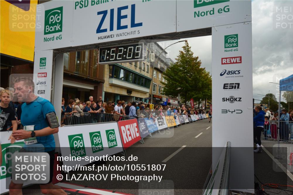 20.09.2026 - PSD Bank Halbmarathon LAZAROV Photography http://msf.ph/oto/10551807 20.09.2026 11:52:09 Ziel 2830, 3049, 3737, 4680, 4789 meine-sportfotos.de