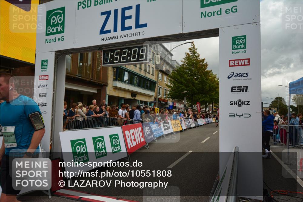 20.09.2026 - PSD Bank Halbmarathon LAZAROV Photography http://msf.ph/oto/10551808 20.09.2026 11:52:09 Ziel 2830, 3049, 3737, 4680, 4789 meine-sportfotos.de