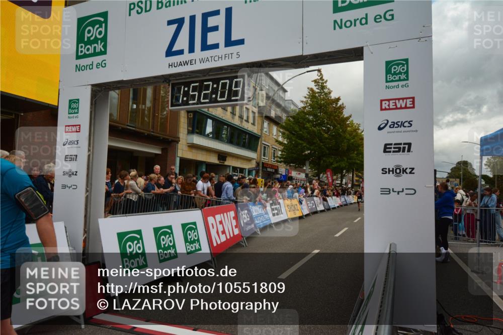 20.09.2026 - PSD Bank Halbmarathon LAZAROV Photography http://msf.ph/oto/10551809 20.09.2026 11:52:09 Ziel 2830, 3049, 3737, 4680, 4789 meine-sportfotos.de