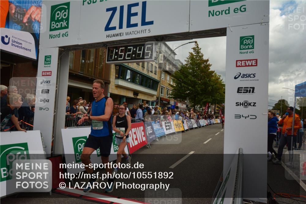20.09.2026 - PSD Bank Halbmarathon LAZAROV Photography http://msf.ph/oto/10551892 20.09.2026 11:52:45 Ziel 2028, 2113, 3050, 3227, 3515, 4230, 4451 meine-sportfotos.de