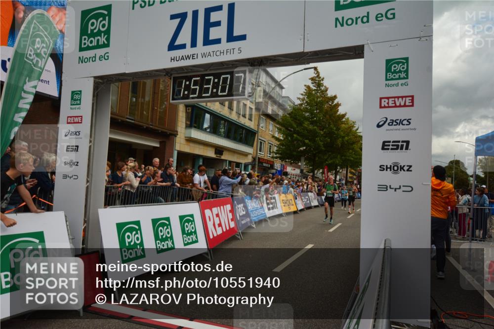 20.09.2026 - PSD Bank Halbmarathon LAZAROV Photography http://msf.ph/oto/10551940 20.09.2026 11:53:06 Ziel 1666, 2286, 2870, 3041, 3371, 3505, 4507, 4624, 4757 meine-sportfotos.de