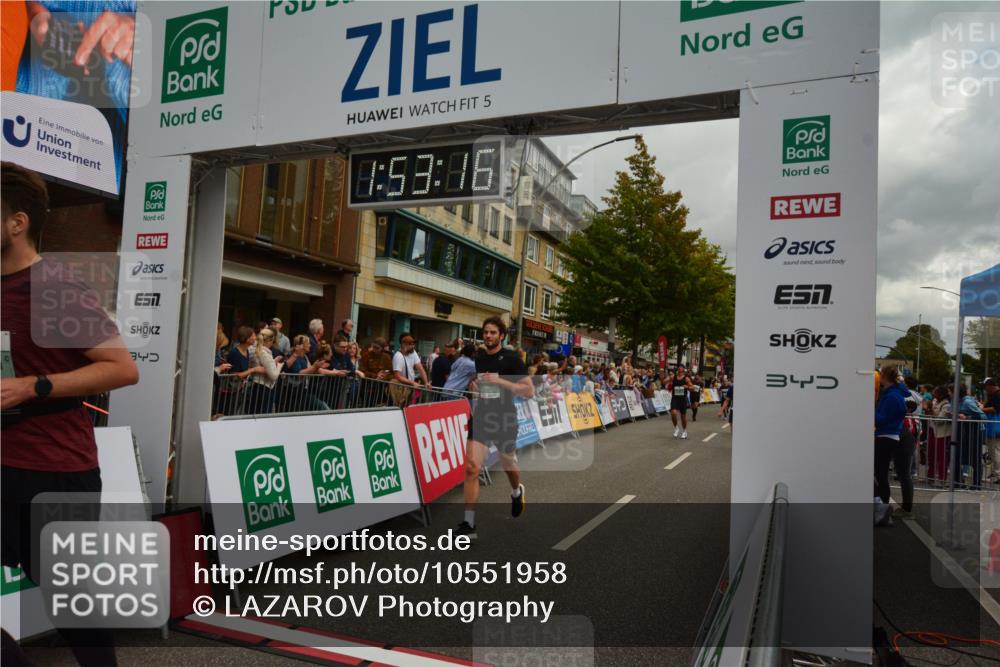 20.09.2026 - PSD Bank Halbmarathon LAZAROV Photography http://msf.ph/oto/10551958 20.09.2026 11:53:15 Ziel 1012, 1046, 1666, 1701, 2106, 2286, 2650, 2870, 3371, 4386, 4507, 4624 meine-sportfotos.de