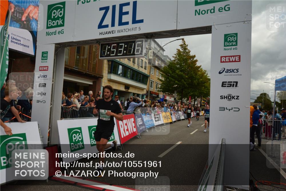 20.09.2026 - PSD Bank Halbmarathon LAZAROV Photography http://msf.ph/oto/10551961 20.09.2026 11:53:16 Ziel 1012, 1046, 1666, 1701, 2106, 2286, 2650, 2870, 3154, 3371, 4386, 4507, 4624 meine-sportfotos.de