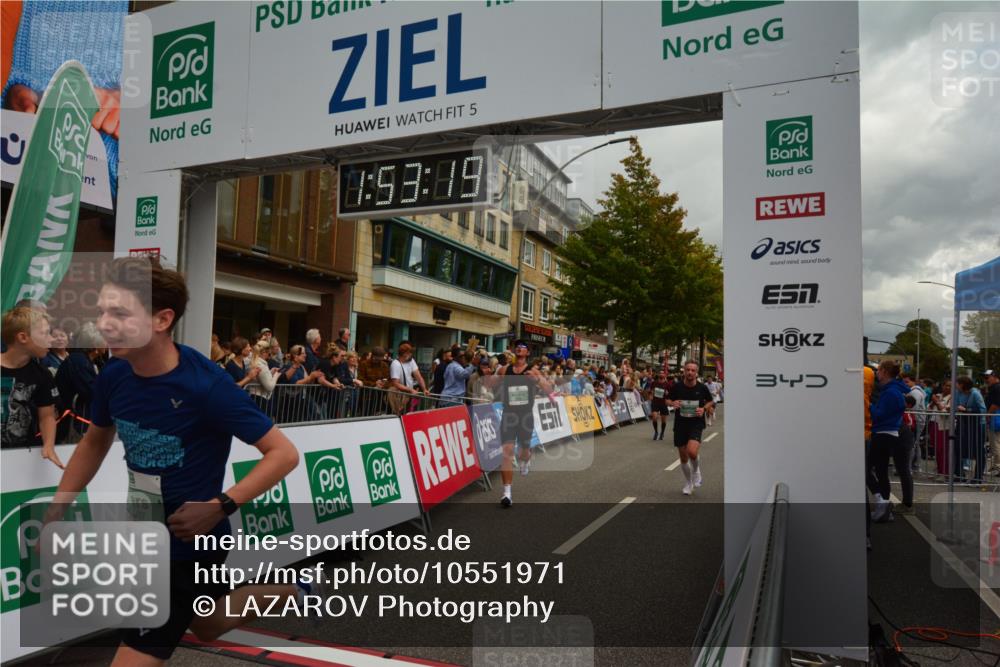 20.09.2026 - PSD Bank Halbmarathon LAZAROV Photography http://msf.ph/oto/10551971 20.09.2026 11:53:18 Ziel 1012, 1046, 1666, 1701, 2106, 2270, 2286, 2650, 2870, 3154, 3371, 4386, 4507 meine-sportfotos.de