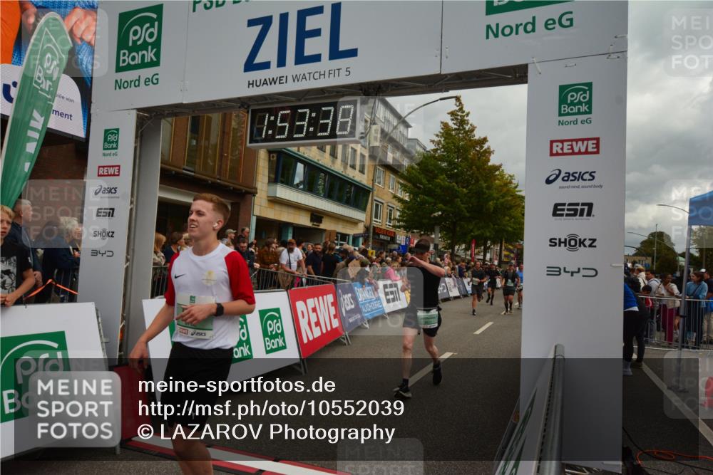 20.09.2026 - PSD Bank Halbmarathon LAZAROV Photography http://msf.ph/oto/10552039 20.09.2026 11:53:37 Ziel 1462, 1528, 1961, 2350, 2611, 3376, 3678, 3702, 3867, 4021, 4025, 4426, 4770 meine-sportfotos.de