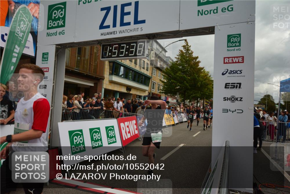 20.09.2026 - PSD Bank Halbmarathon LAZAROV Photography http://msf.ph/oto/10552042 20.09.2026 11:53:38 Ziel 1346, 1462, 1961, 2350, 2611, 3678, 3702, 3840, 3867, 4021, 4025, 4426, 4770 meine-sportfotos.de